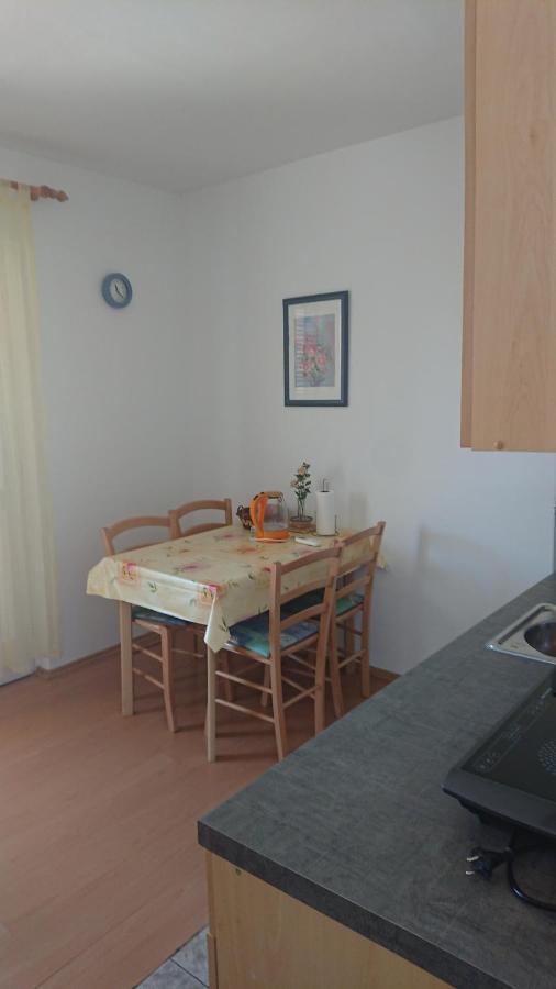 Apartmani Sonia Njivice Eksteriør bilde
