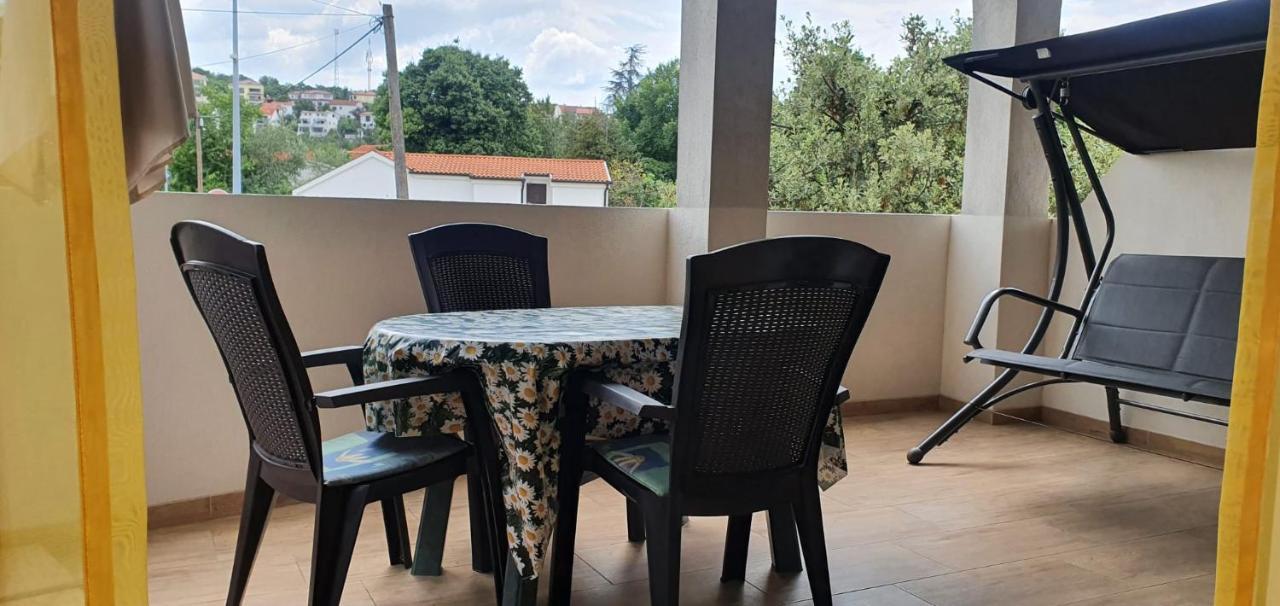 Apartmani Sonia Njivice Eksteriør bilde