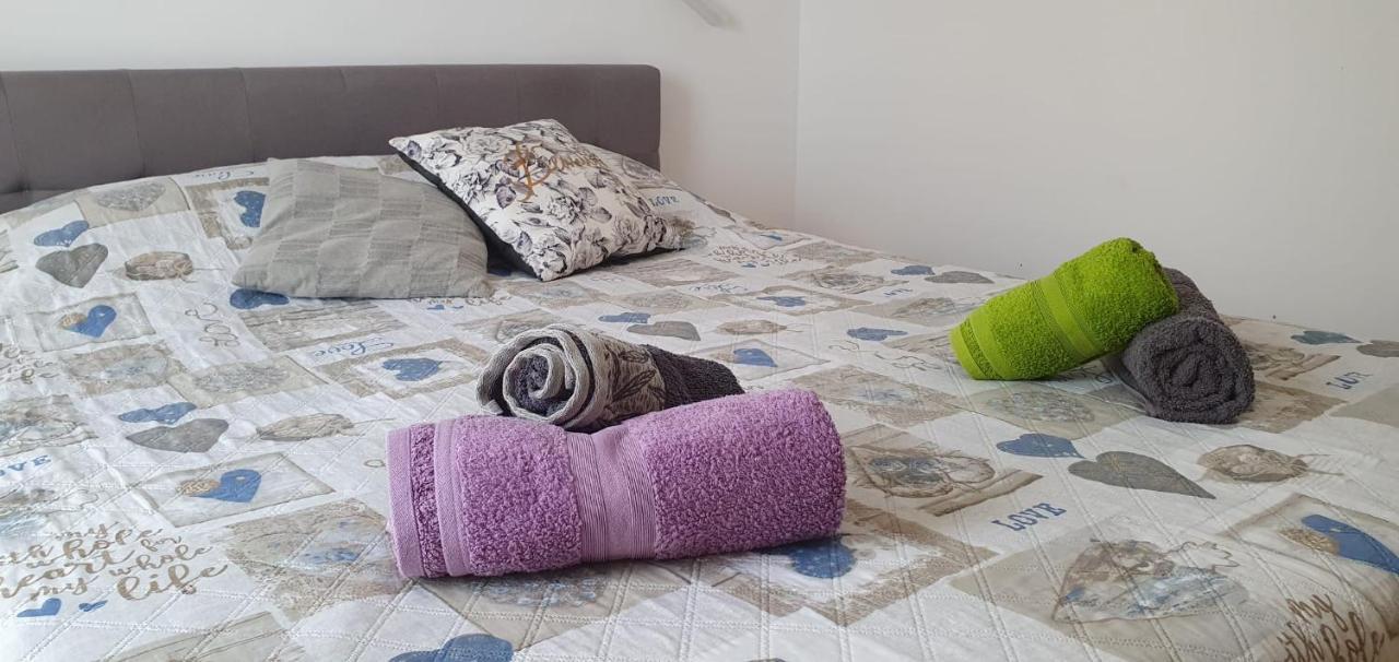 Apartmani Sonia Njivice Eksteriør bilde