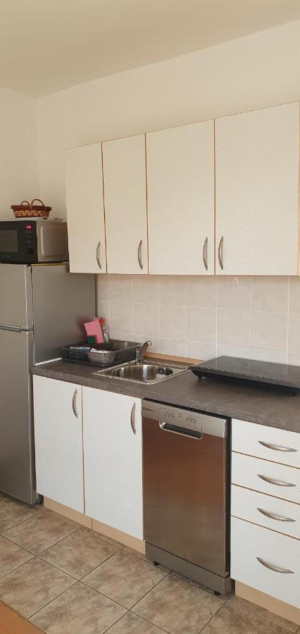 Apartmani Sonia Njivice Eksteriør bilde