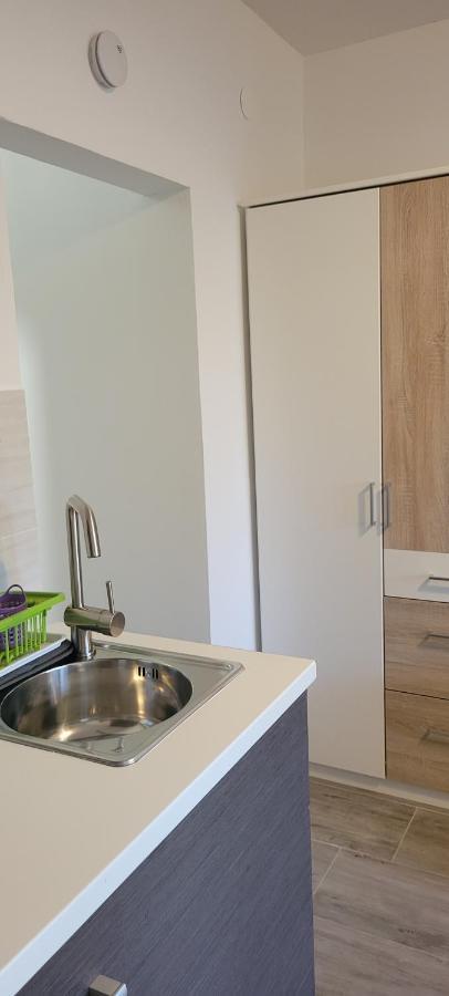 Apartmani Sonia Njivice Eksteriør bilde