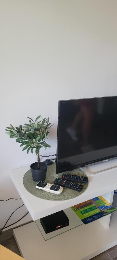 Apartmani Sonia Njivice Eksteriør bilde